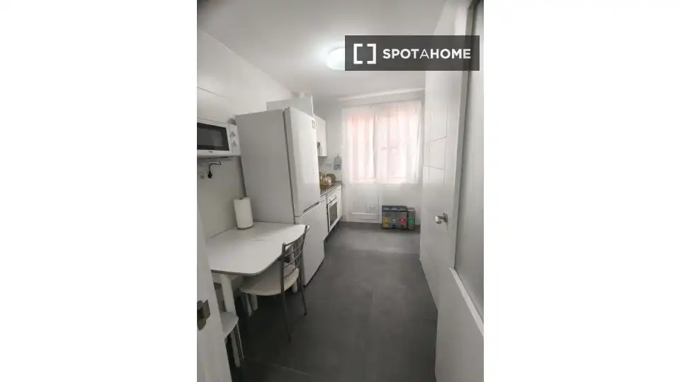Bedroom of Flat for share in Bilbao   with Air Conditioner, Heating and Furnished