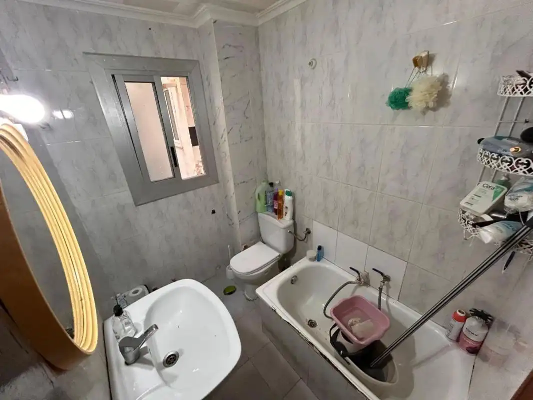 Badezimmer von Wohnungen zum Verkauf in Alicante / Alacant mit Klimaanlage