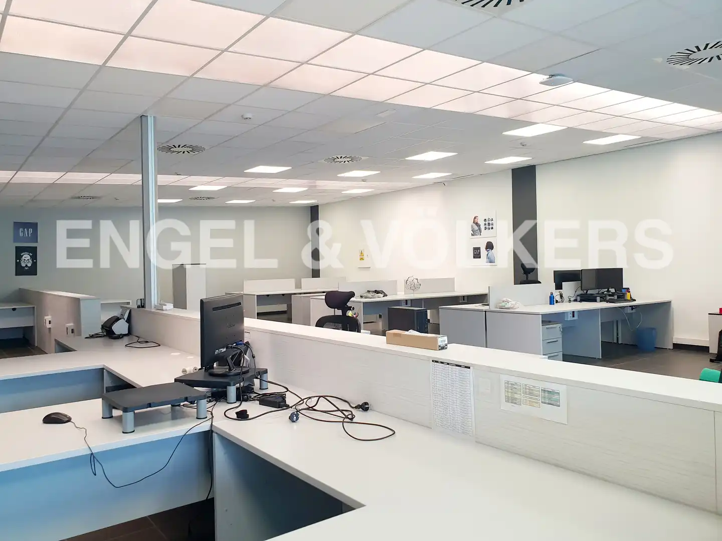 Nau industrial en venda en Cornellà de Llobregat