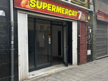 Locale commerciale in affitto a Carrer Desclapers 7