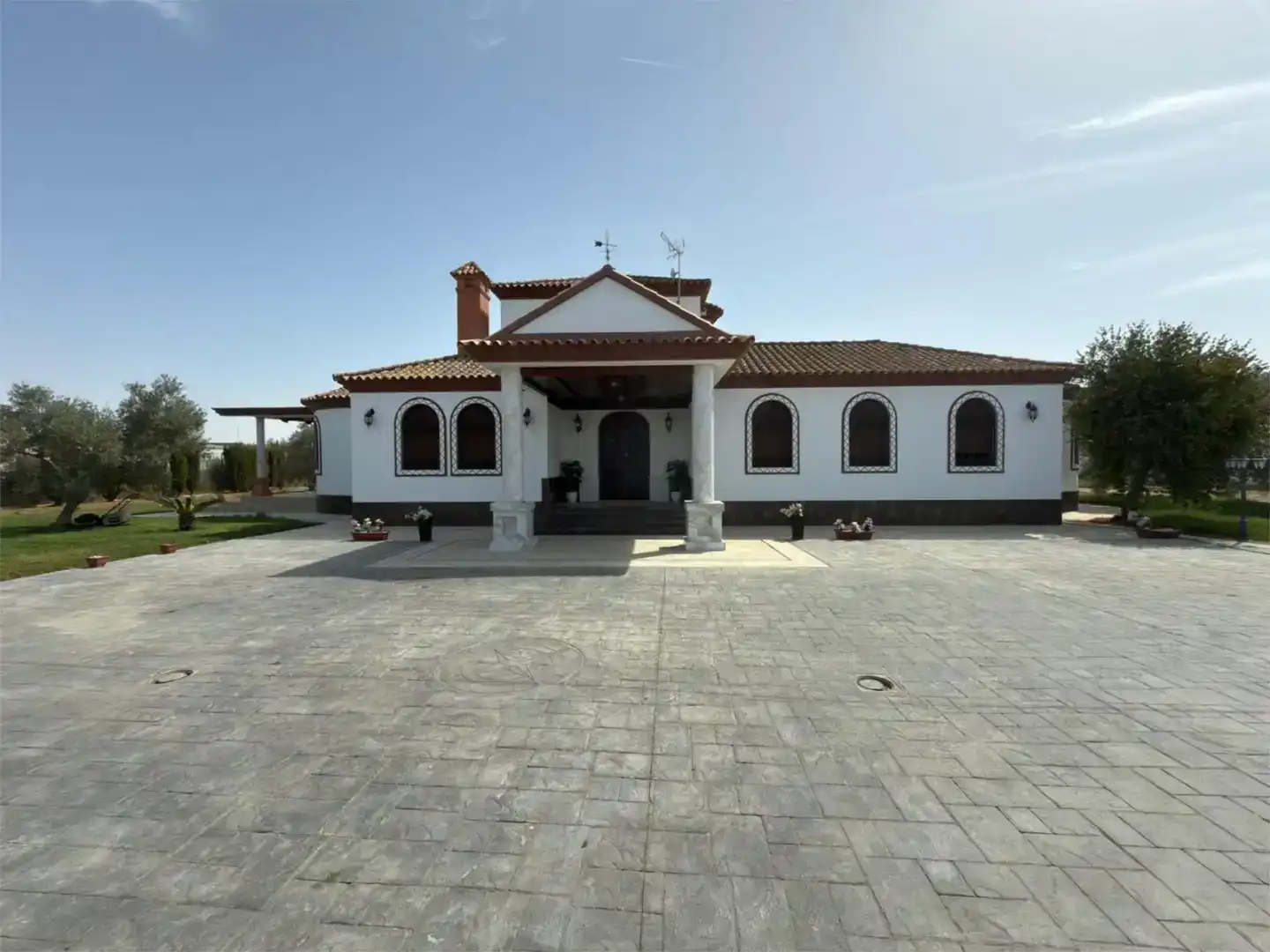 Exterior view of Houses for sale in Utrera  with Air Conditioner, Swimming Pool and Balcony