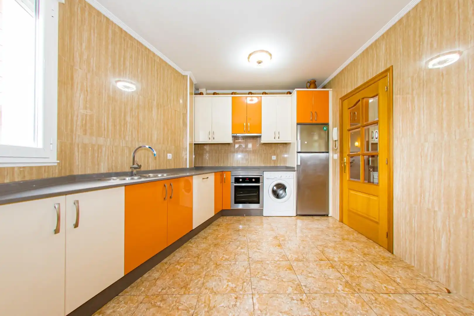 Cocina de Casa o chalet en venta en Ponferrada con Calefacción, Jardín privado y Terraza