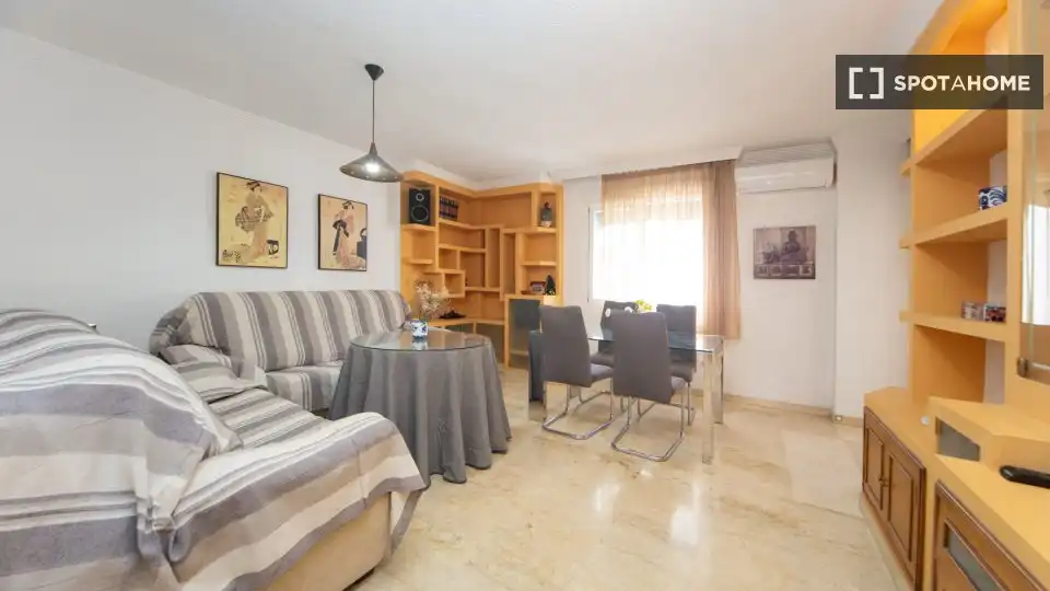 Sala de estar de Piso de alquiler en Granada con Aire acondicionado, Calefacción y Amueblado