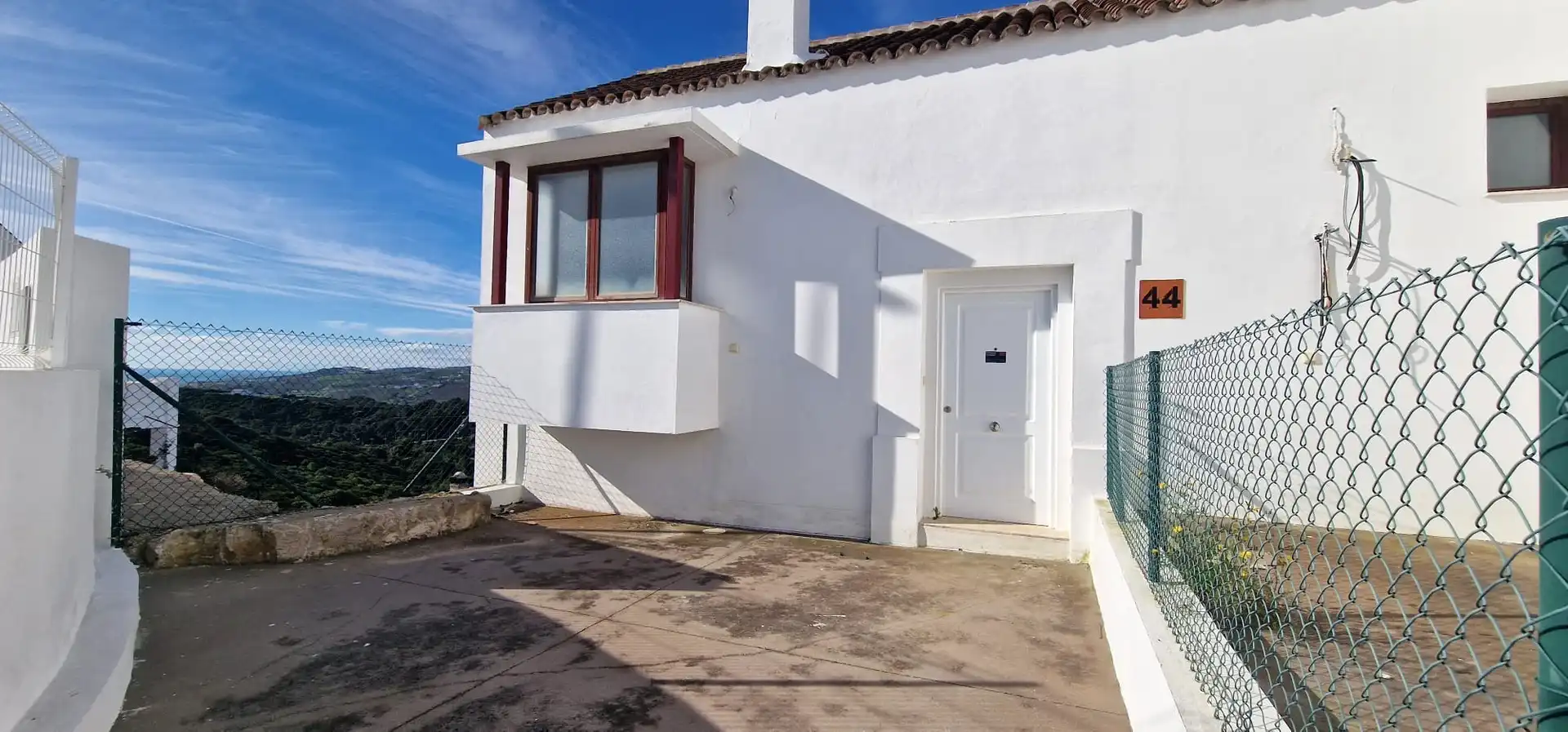Außenansicht von Einfamilien-Reihenhaus zum Verkauf in Cártama mit Privatgarten und Terrasse
