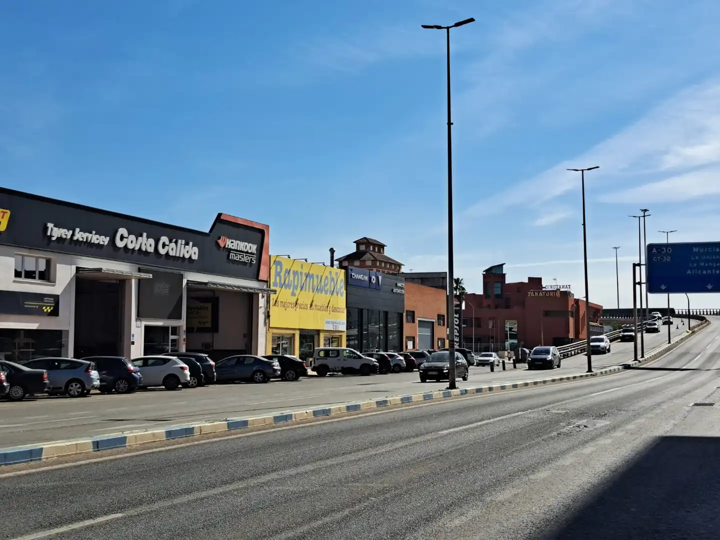 Vista exterior de Local de alquiler en Cartagena con Aire acondicionado
