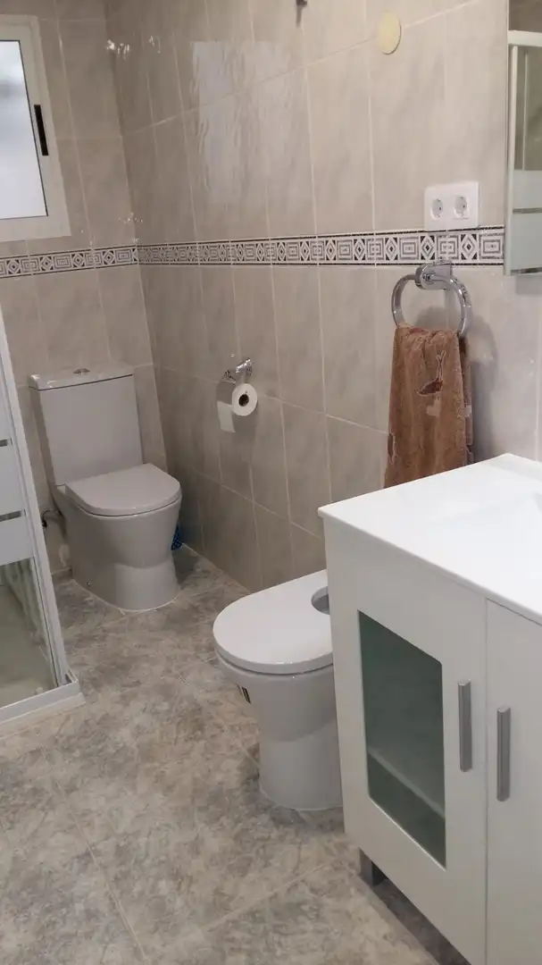 Bany de Pis de lloguer en Valencia amb Terrassa, Moblat i Balcó