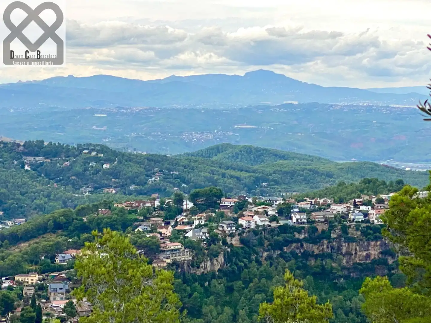 Vista exterior de Casa o chalet en venta en Corbera de Llobregat con Calefacción, Jardín privado y Terraza