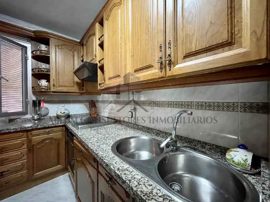 Kitchen of Flat for sale in Sevilla