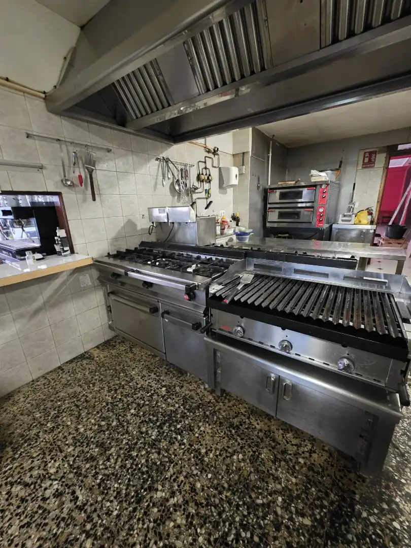 Cuina de Local de lloguer en Narón amb Moblat