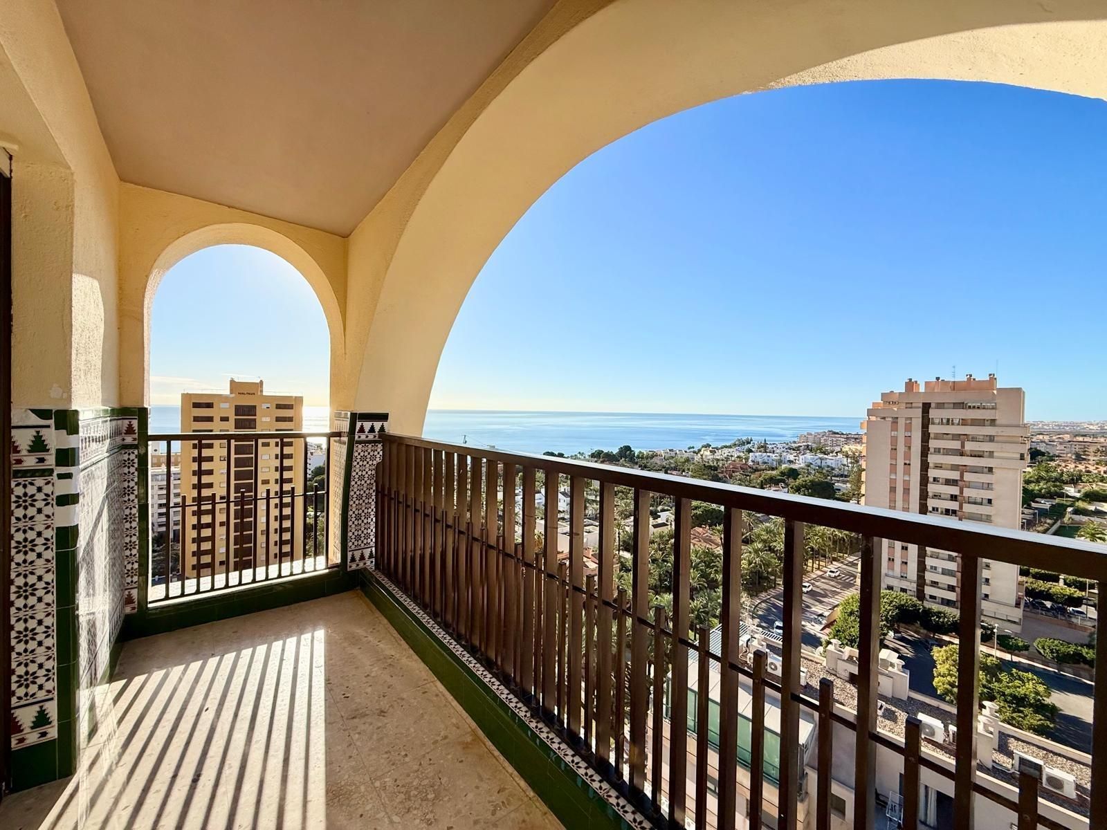 Vista exterior de Pis de lloguer en Roquetas de Mar amb Aire condicionat, Terrassa i Piscina comunitària