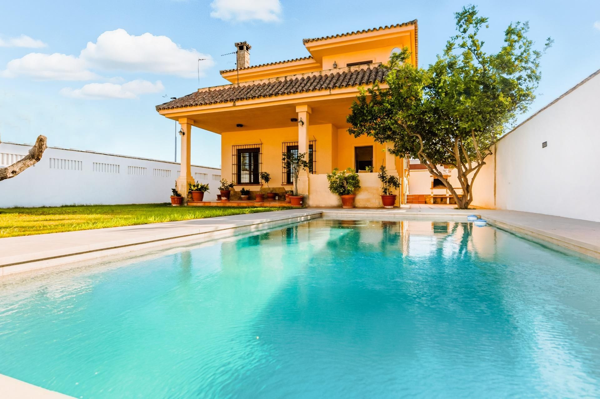 Piscina de Casa o xalet en venda en Chiclana de la Frontera amb Aire condicionat, Jardí privat i Terrassa