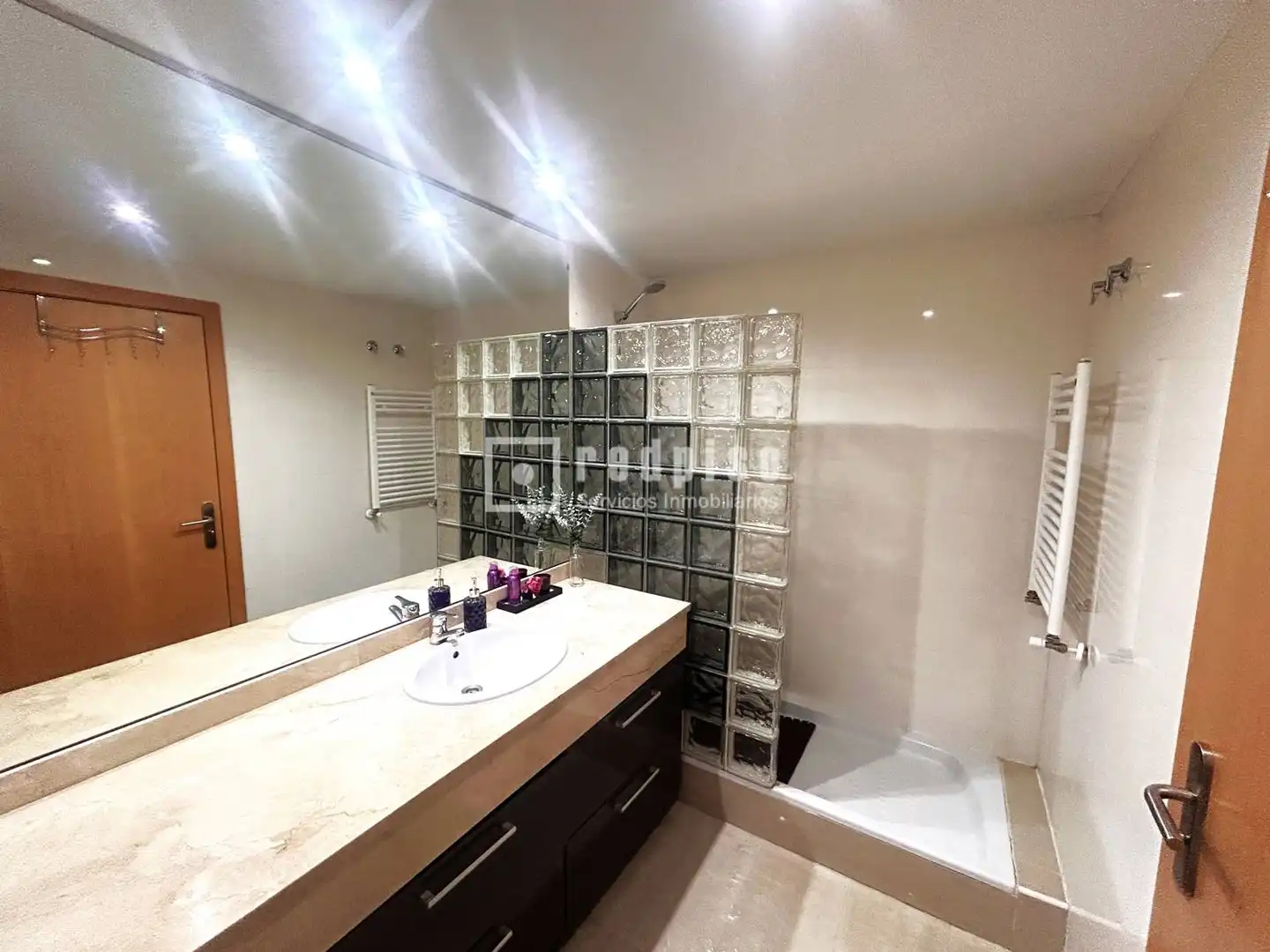 Bathroom of Flat for sale in Parla  with Air Conditioner, Heating and Private garden