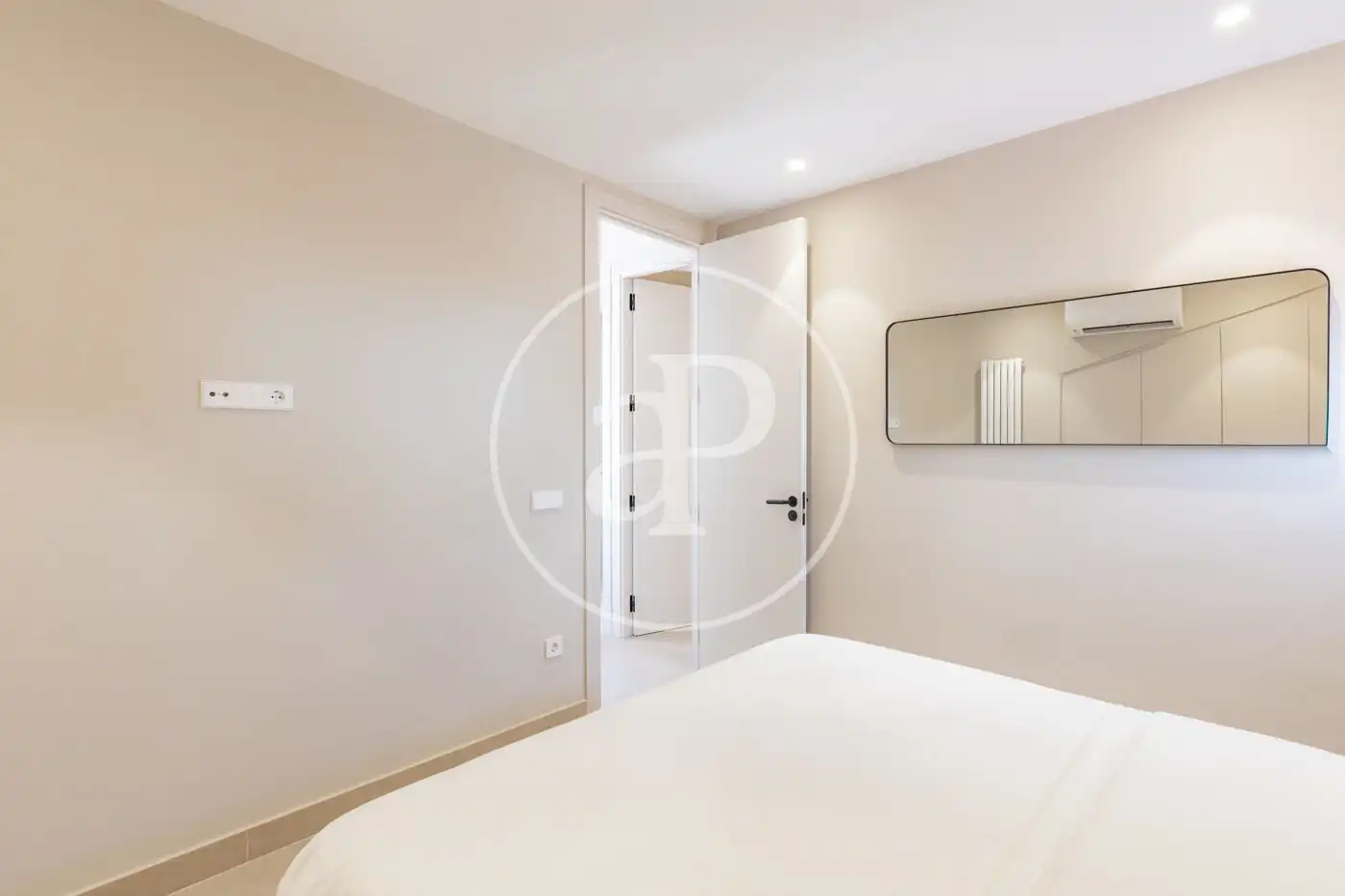 Bedroom of Flat for sale in Madrid  with Air Conditioner, Heating and Furnished