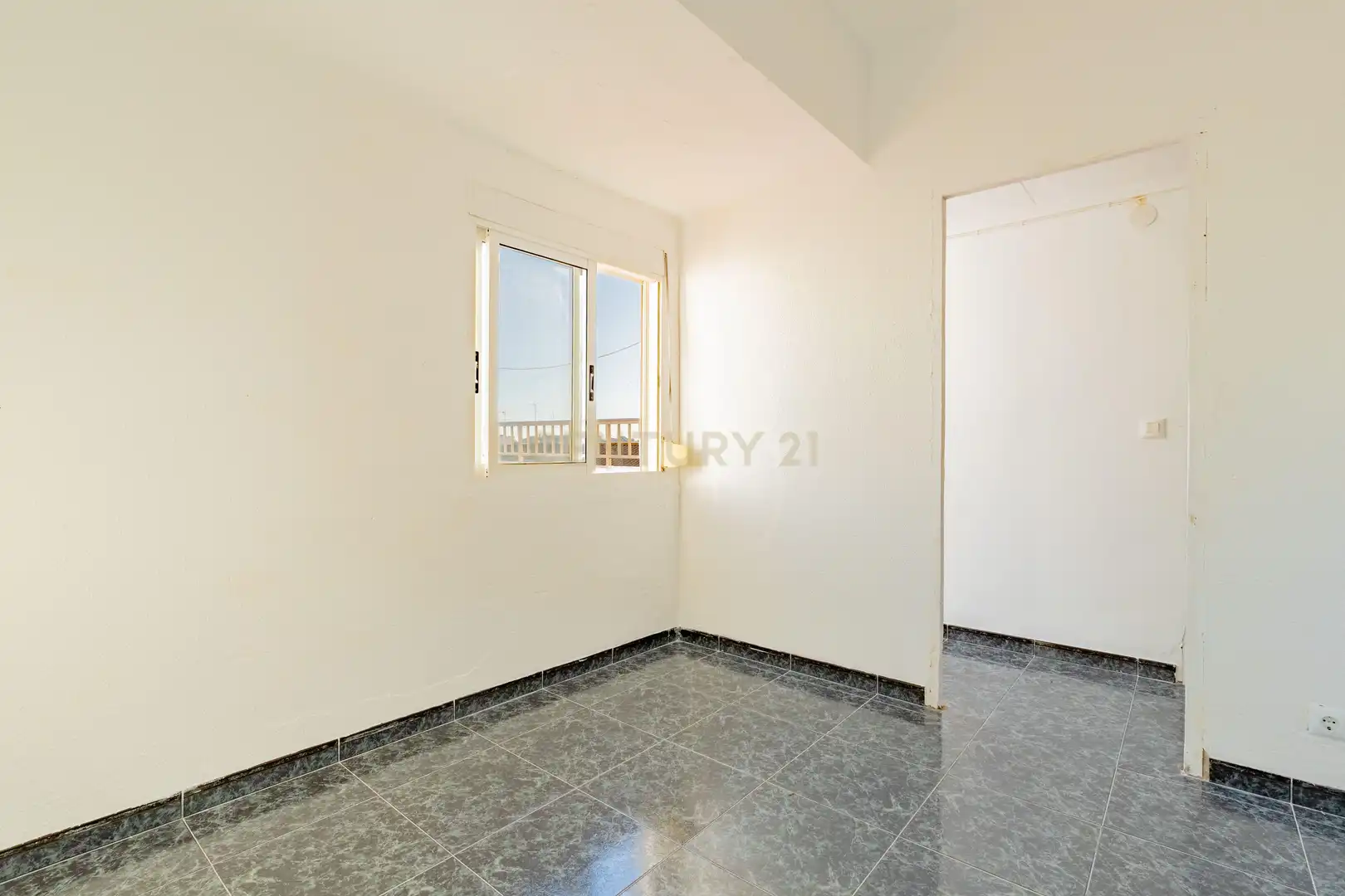 Habitación de Piso en venta en Sollana con Balcón