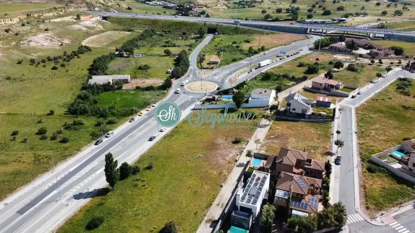 Terreni e lotti in vendita a La Lastrilla, imagen 9