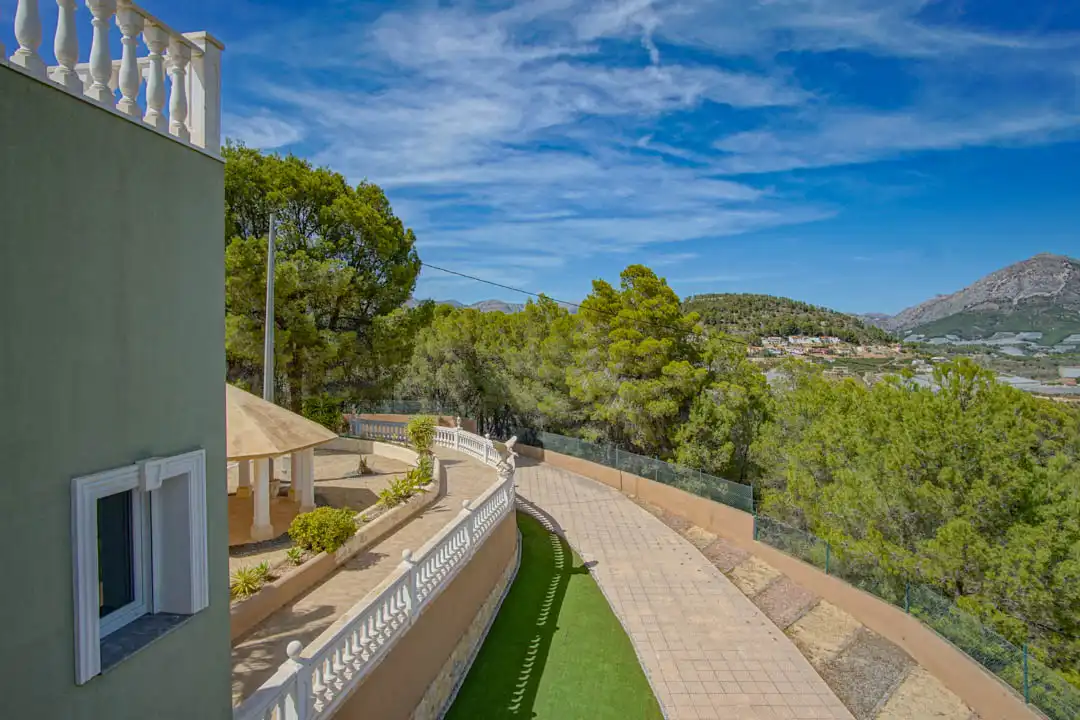 Vista exterior de Casa o xalet en venda en La Nucia amb Aire condicionat, Terrassa i Traster