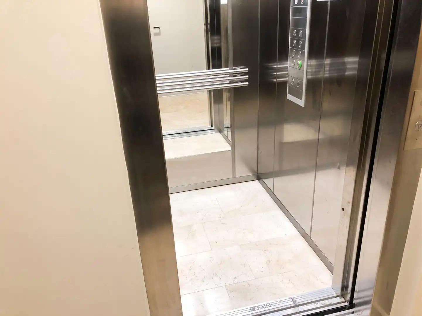Piso en venta en L'Hospitalet de Llobregat con Aire acondicionado, Calefacción y Jardín privado