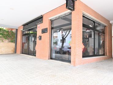 Business premises for sale in Plaça de la Fàbrica Nova 5