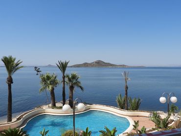 Pis amb piscina en venda a Urbanización Cabo Romano 11