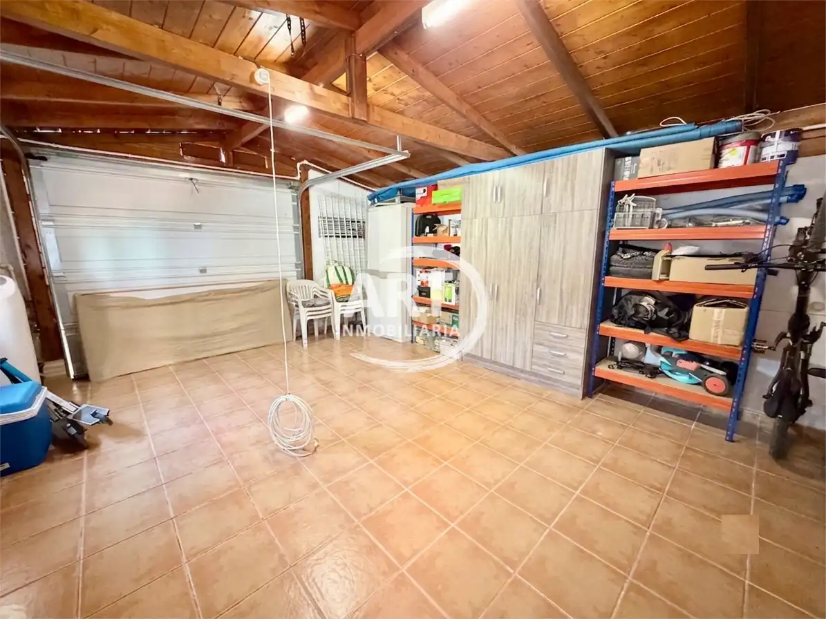 Casa adosada en venda en La Pobla de Vallbona amb Aire condicionat, Calefacció i Jardí privat