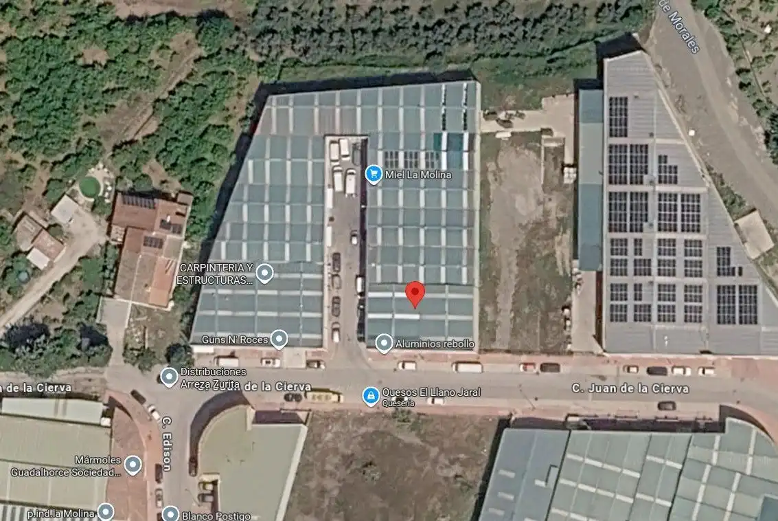 Parkplatz von Fabrikhallen zum Verkauf in Álora
