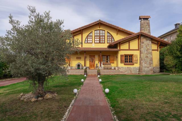 Casa-chalet en Venta en Sariegos