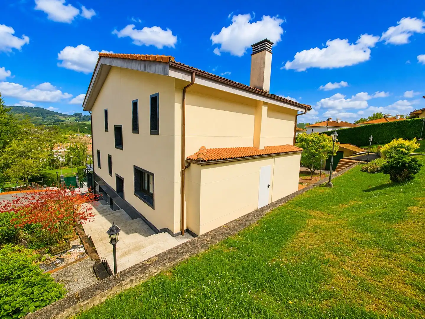 Vista exterior de Casa o xalet en venda en Grado amb Aire condicionat, Calefacció i Terrassa