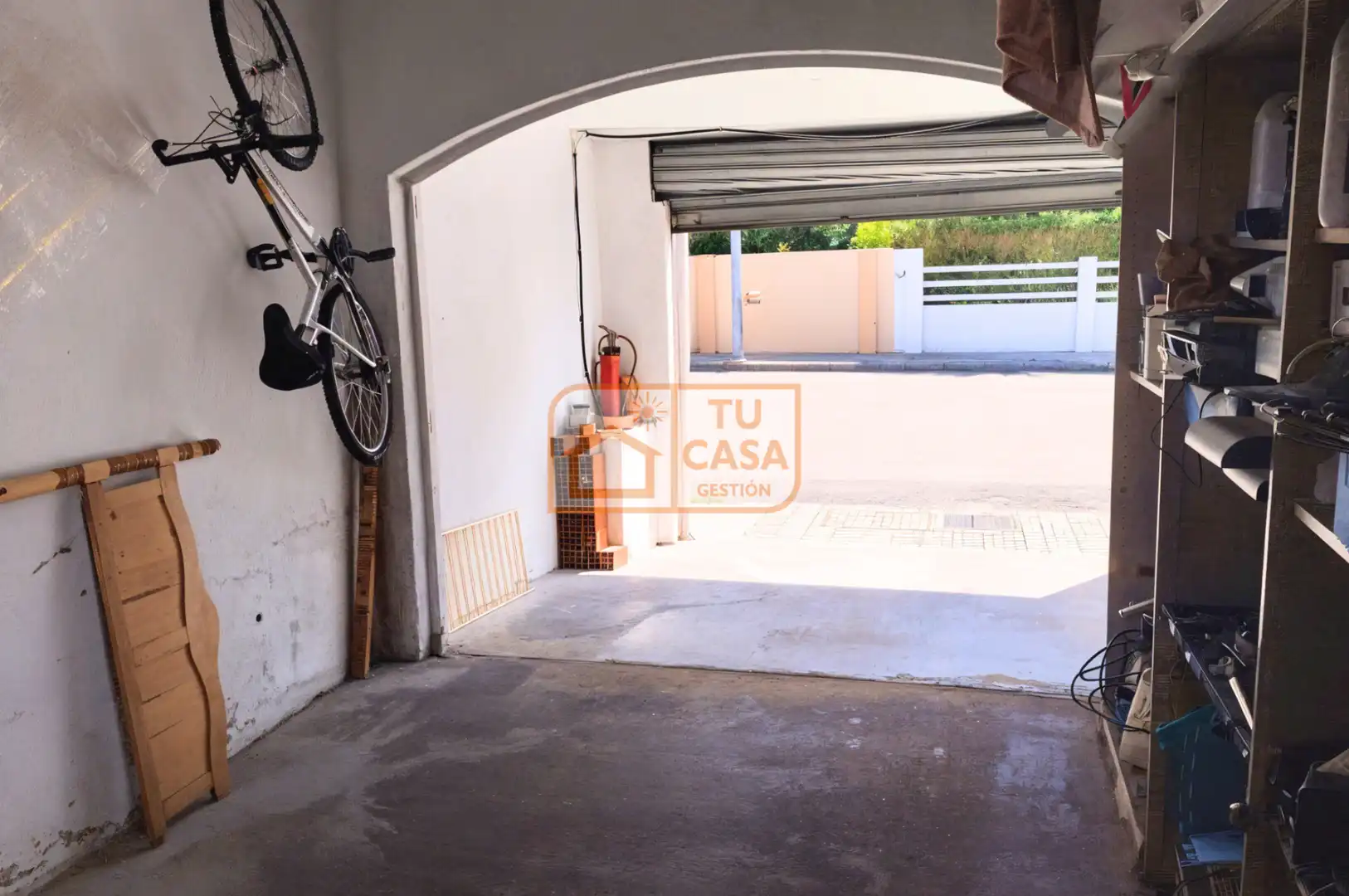 Aparcament de Casa o xalet en venda en Cáceres amb Aire condicionat, Calefacció i Jardí privat