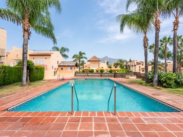 Xalet amb piscina en venda a Nueva Andalucía