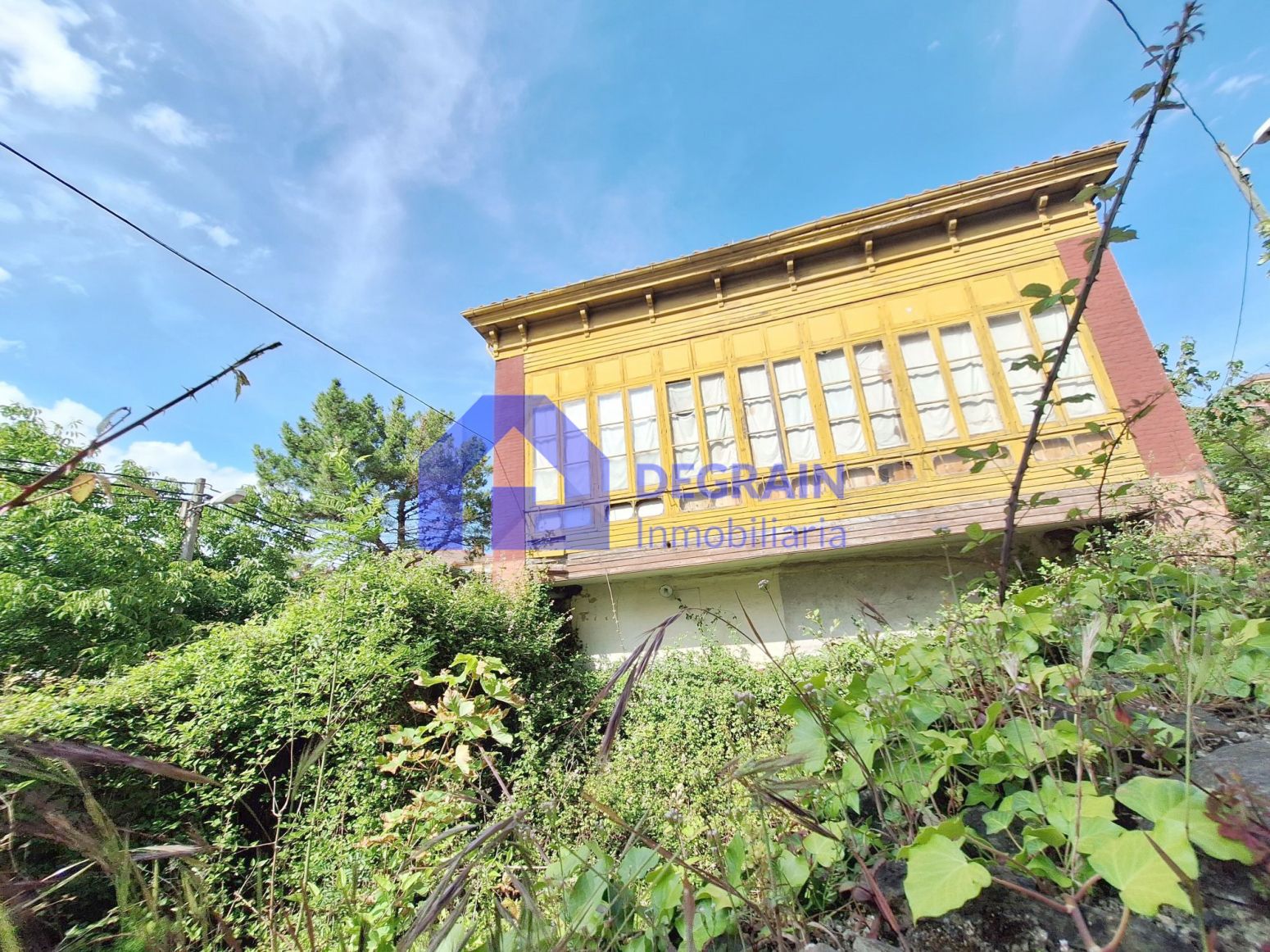 Vista exterior de Casa adosada en venta en Lena