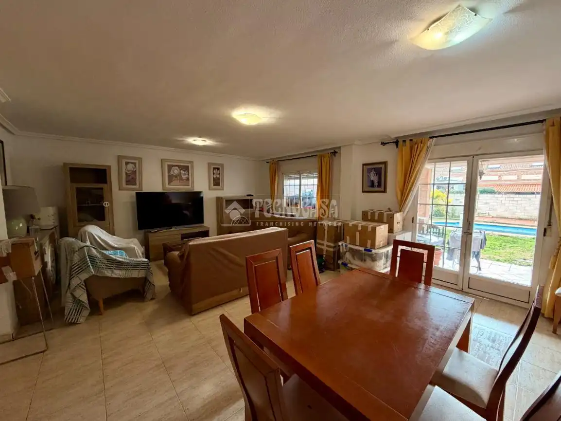 Casa adosada en venta en Villanueva de la Torre