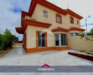 Jardí de Casa adosada en venda en Jerez de la Frontera amb Jardí privat, Terrassa i Balcó