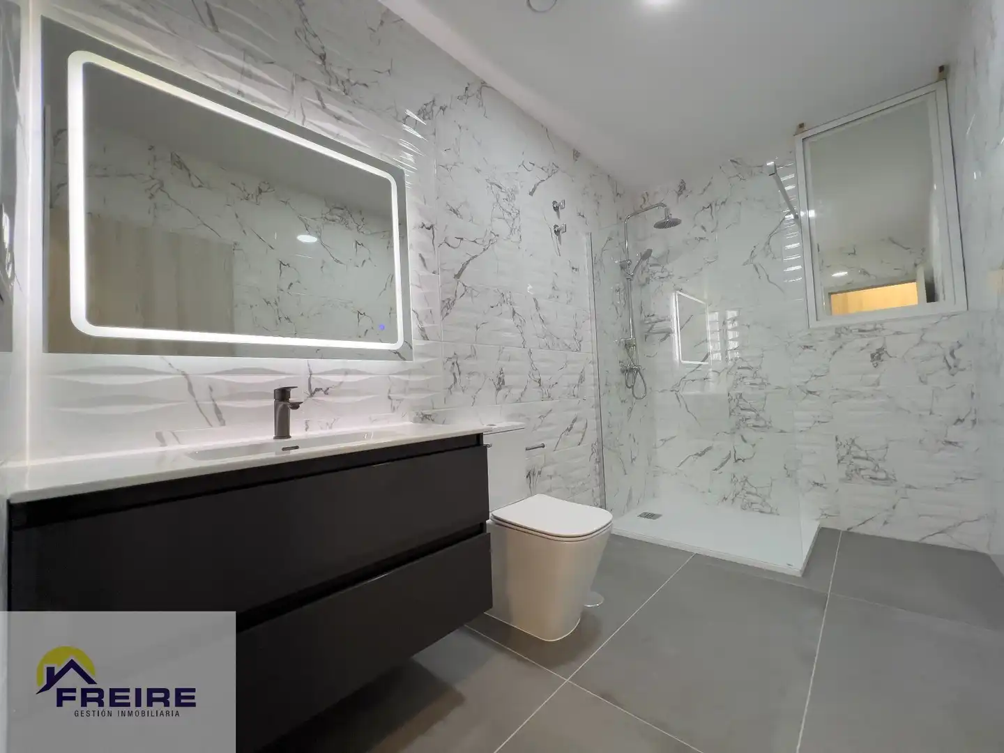 Bathroom of Flat for sale in Bueu  with Air Conditioner and Heating