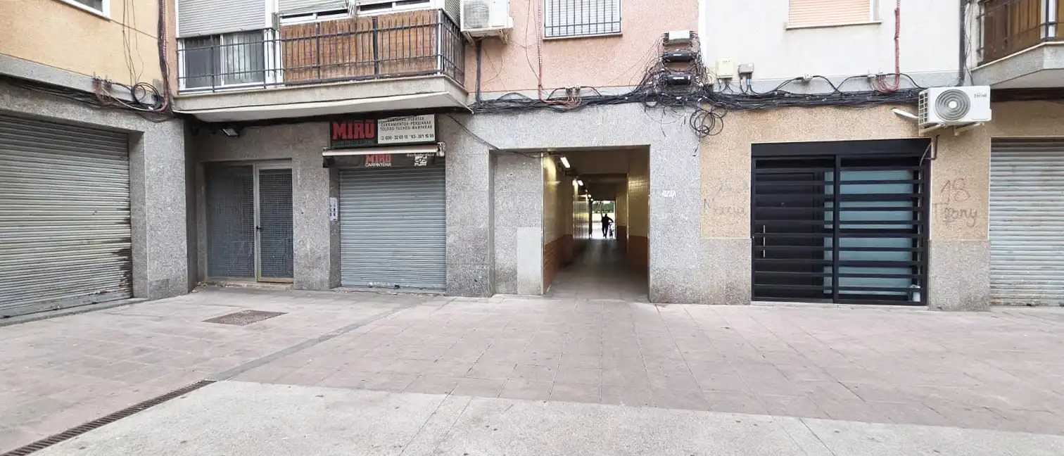 Local de alquiler en Avinguda de les Corts Catalanes, Besós