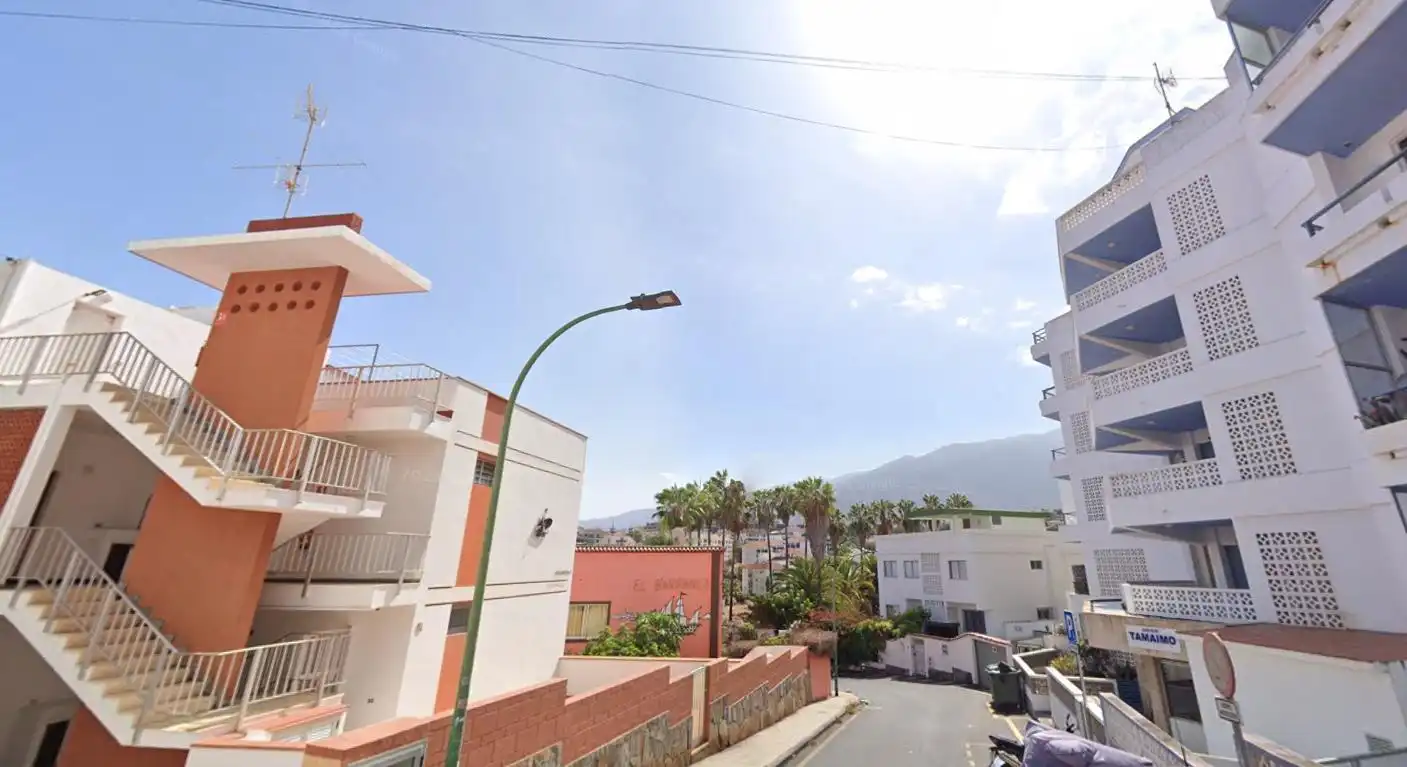 Vista exterior de Casa o xalet en venda en Garachico amb Aire condicionat, Jardí privat i Terrassa