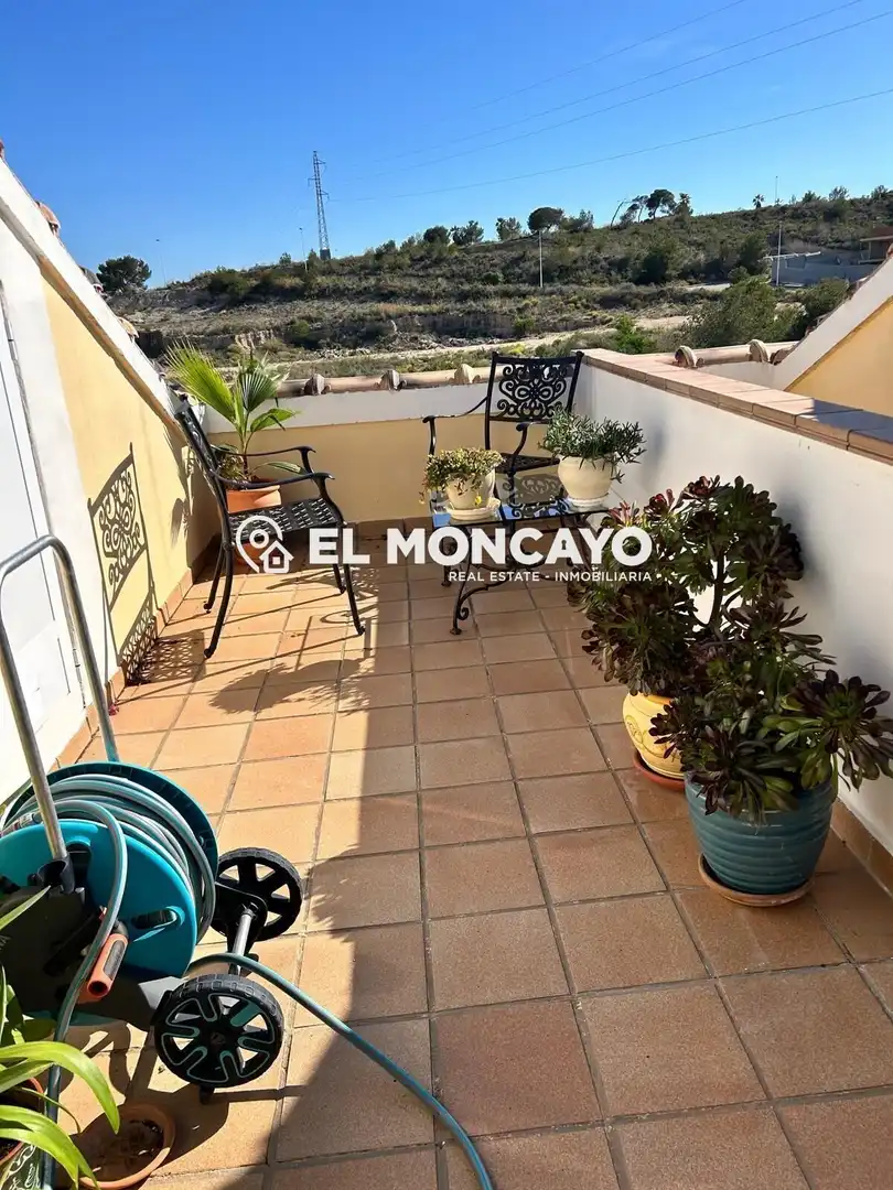Terrassa de Casa adosada en venda en Orihuela amb Aire condicionat, Calefacció i Jardí privat