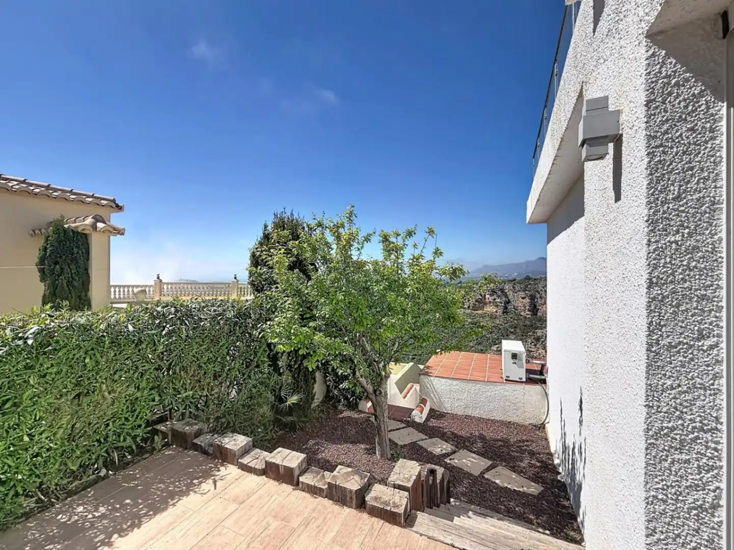 Vista exterior de Casa o xalet en venda en Benitachell / El Poble Nou de Benitatxell amb Aire condicionat, Calefacció i Jardí privat