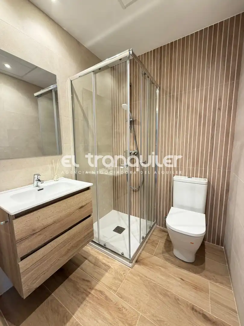 Baño de Dúplex de alquiler en Majadahonda con Parquet, Terraza y Trastero
