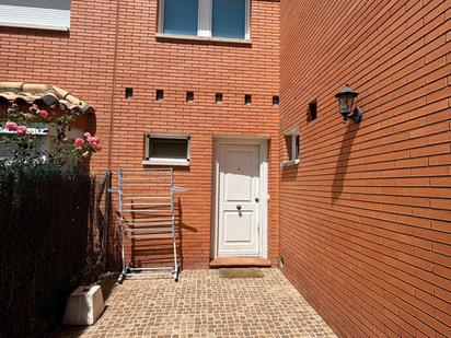 Vista exterior de Casa o xalet en venda en Aldeamayor de San Martín amb Terrassa i Balcó