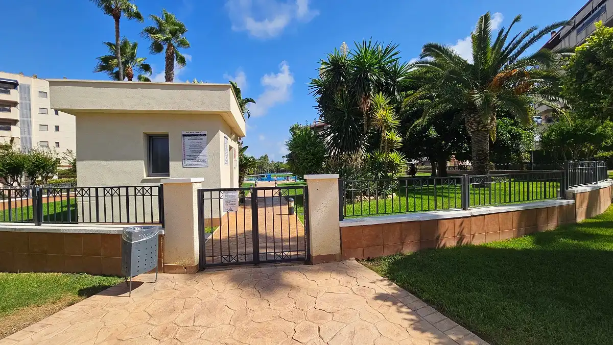 Vista exterior de Apartament en venda en Elche / Elx amb Aire condicionat, Traster i Balcó