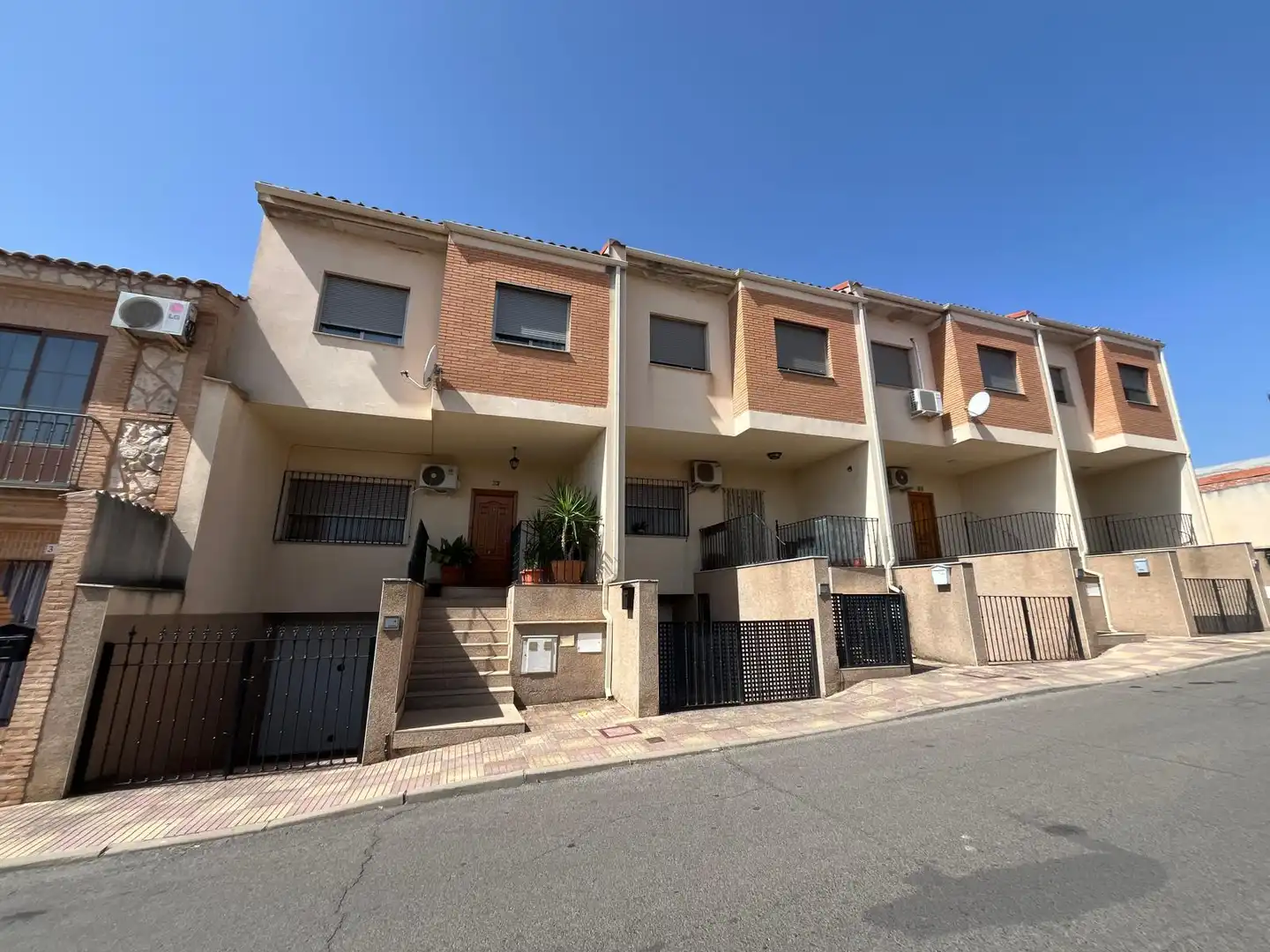 Adossat amb terrassa en venda a Calle San Agustín 33