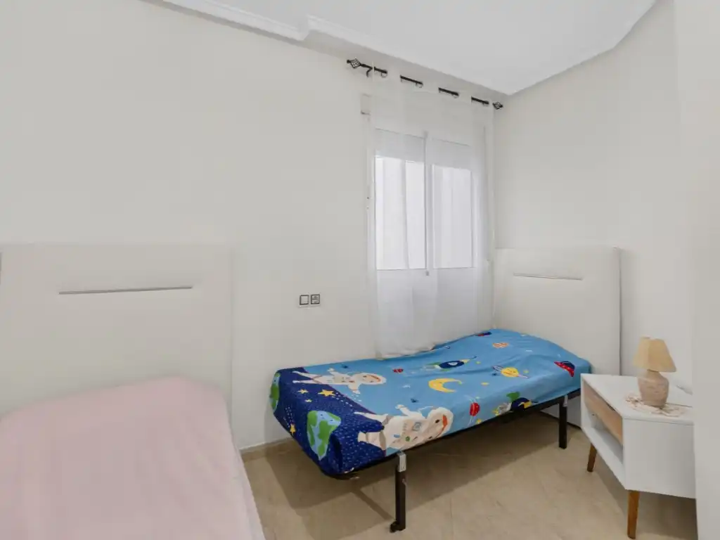 Dormitori de Apartament en venda en Torrevieja amb Piscina comunitària