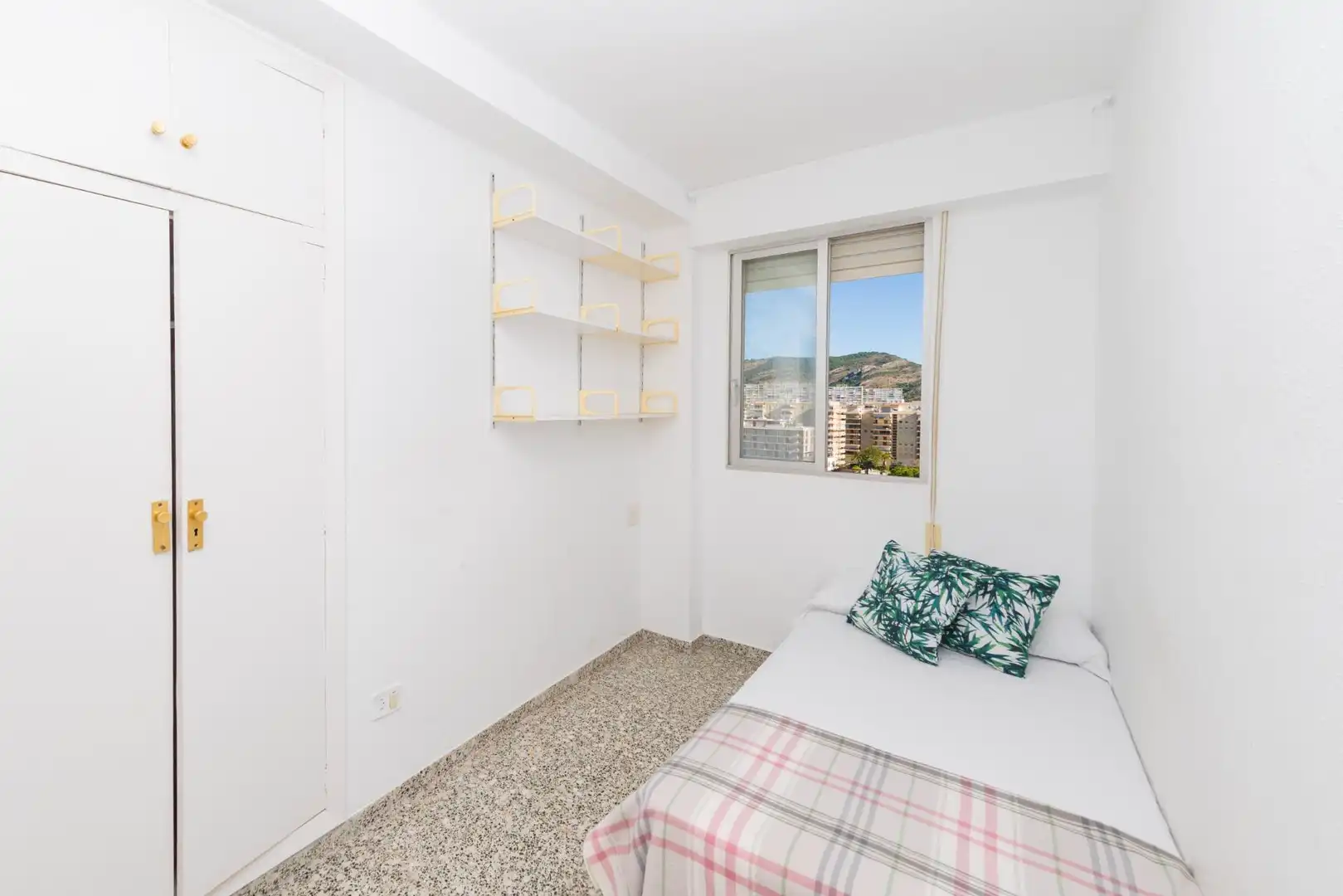 Dormitori de Apartament en venda en Benicasim / Benicàssim amb Jardí privat, Terrassa i Traster