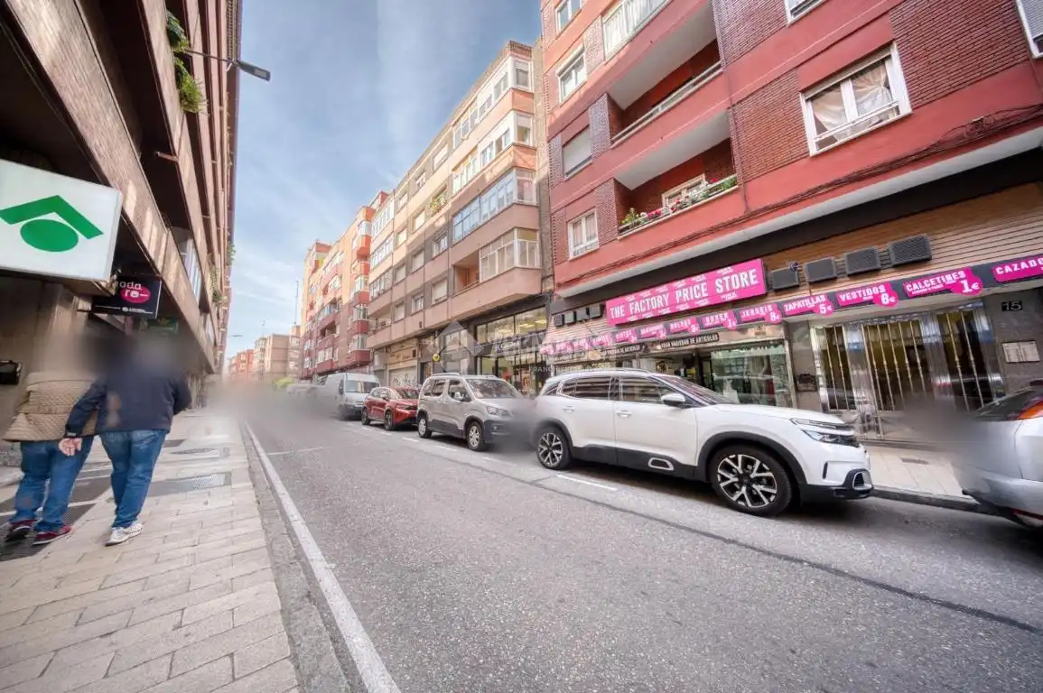 Vista exterior de Piso en venta en Valladolid con Calefacción, Parquet y Terraza
