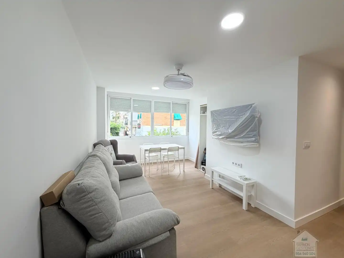 Living room of Flat for rent in Sevilla  with Parquet flooring and Furnished