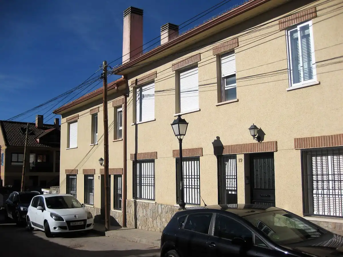 Vista exterior de Piso de alquiler en Pozuelo del Rey con Calefacción y Piscina comunitaria