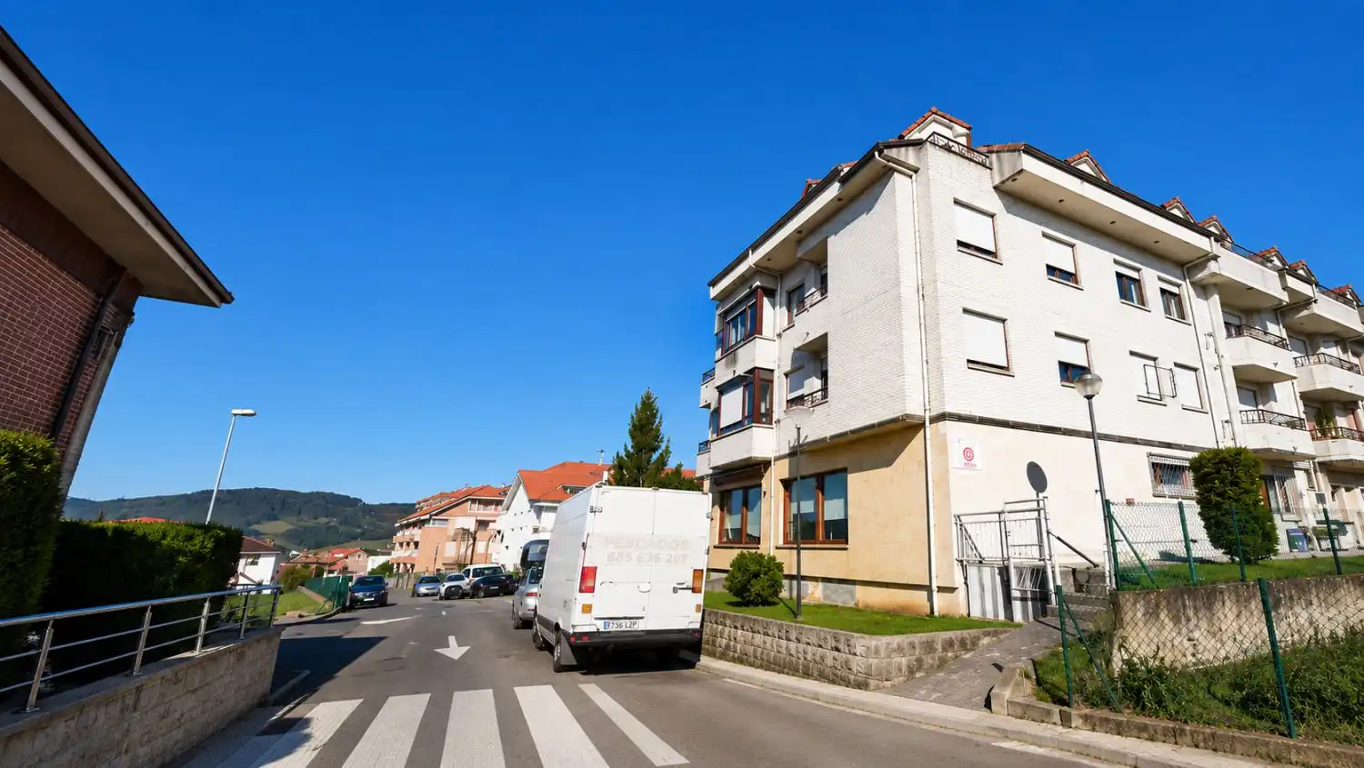 Vista exterior de Pis en venda en Meruelo amb Calefacció, Moblat i Balcó