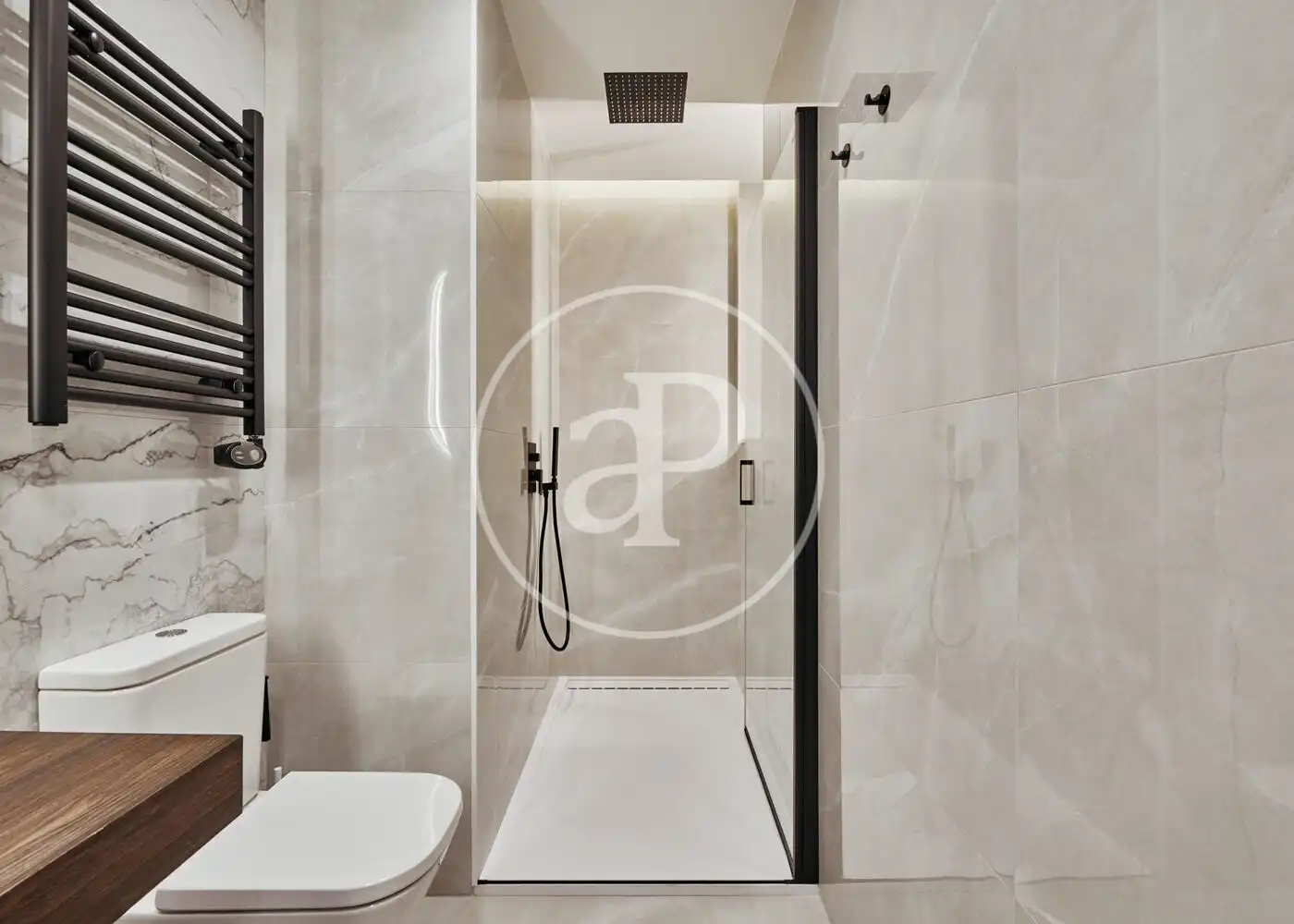 Bathroom of Flat for sale in Madrid  with Air Conditioner, Heating and Terrace
