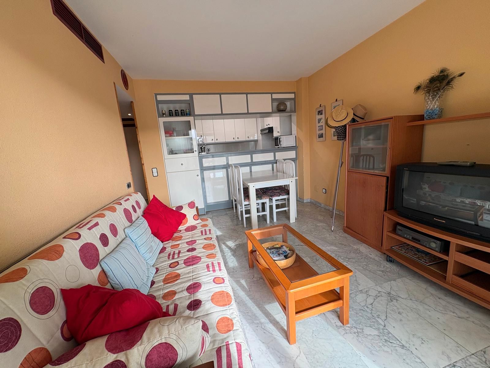 Living room of Flat for sale in Salou  with Air Conditioner, Heating and Furnished