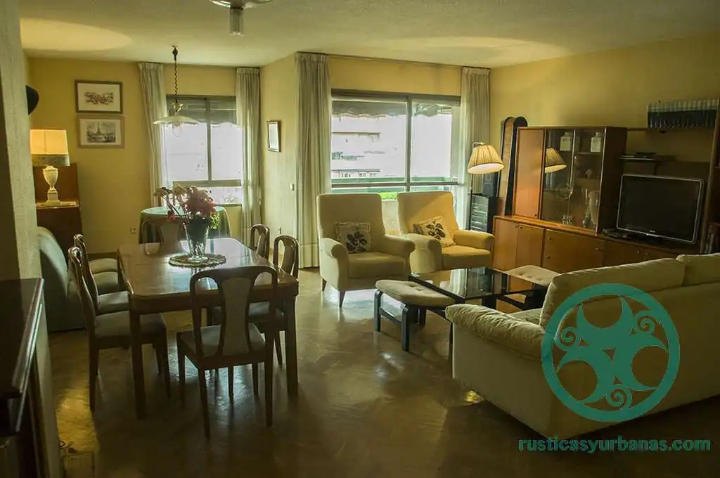 Sala d'estar de Pis en venda en Cáceres amb Aire condicionat, Calefacció i Jardí privat